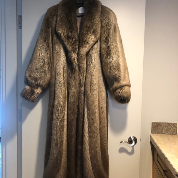 Full length beaver coat with bone button - Picture 1 of 10